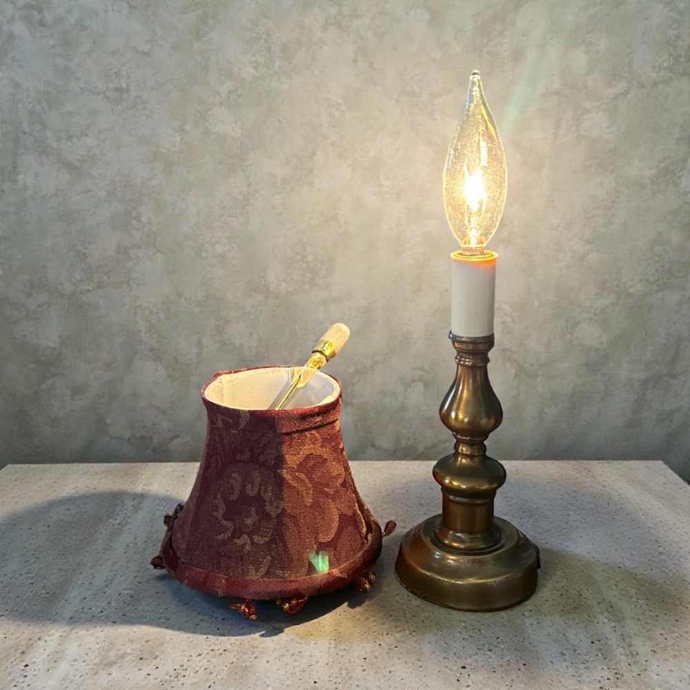 Source Unknown Brass Lamp with maroon and gold Accents - Picture 3 of 5